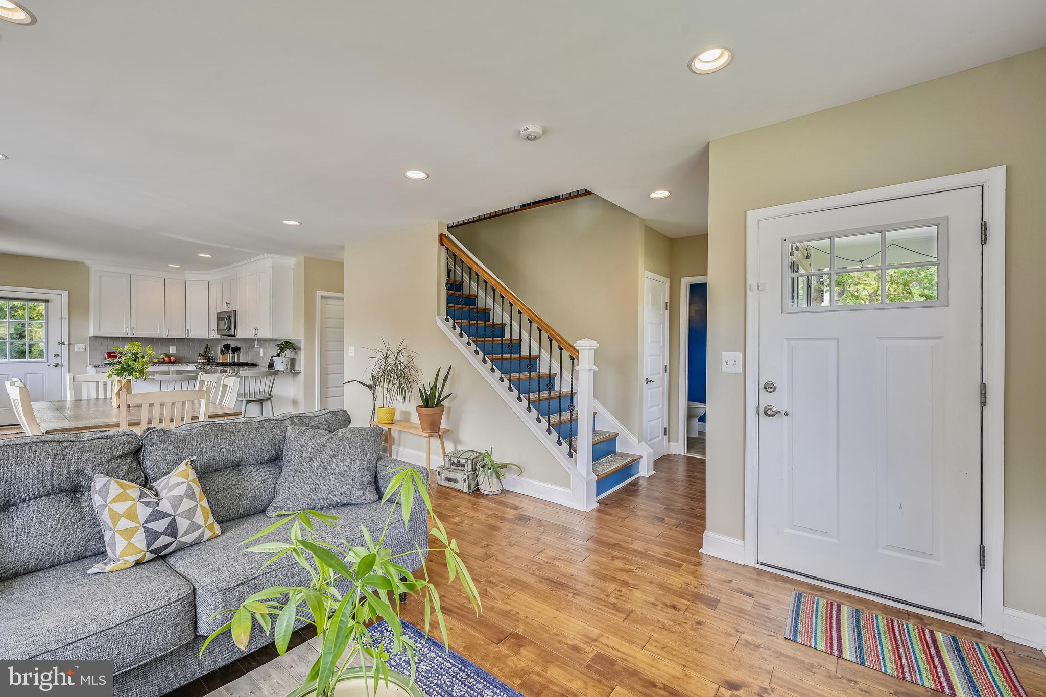 6506 Maplewood Road Baltimore, MD 21212 - Photo 5 of 36 Enter to living room area