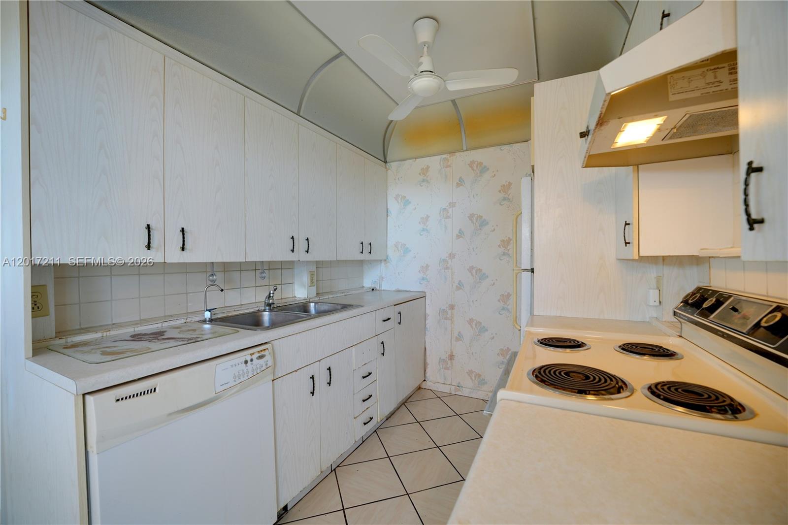 4082 Cornwall East, Unit 4082 Boca Raton, FL 33434 - Photo 10 of 46