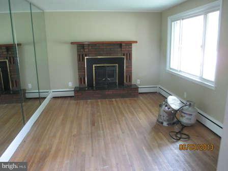 5207 Shelbourne Road Baltimore, MD 21227 - Photo 4 of 18 Interior (General)