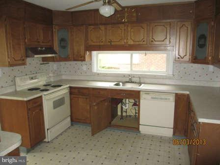 5207 Shelbourne Road Baltimore, MD 21227 - Photo 8 of 18 Kitchen