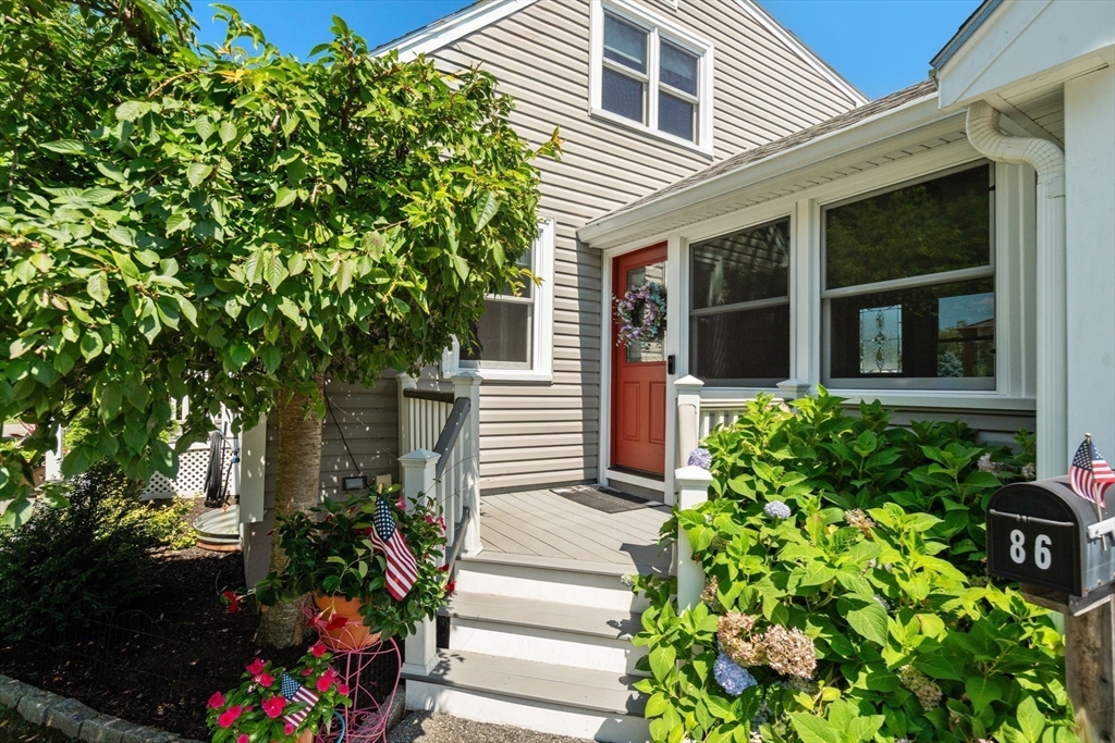 86 Redfield Road Wakefield, MA 01880 - Photo 4 of 34