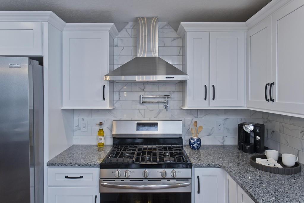 51 Hillview Road Holyoke, MA 01040 - Photo 4 of 33