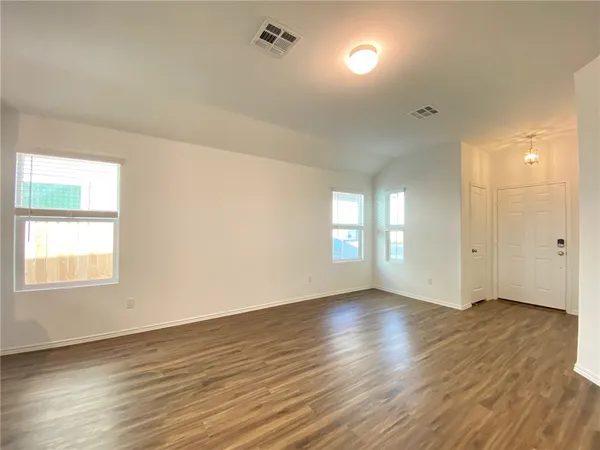 $1,895 | 320 Majestic Cedar Court, Liberty Hill, TX 78642