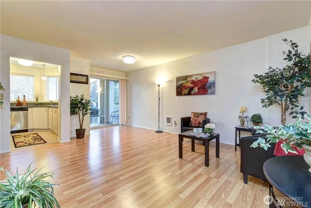 5300 Harbour Pointe Boulevard, Unit 304C Mukilteo, WA 98275 - Photo 10 of 19 a view of a livingroom with furniture and a potted plant
