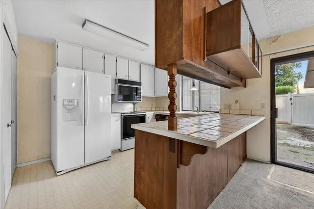 $227,500 | 4676 East Alamos Avenue, Unit 117, Fresno, CA 93726