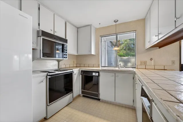 $227,500 | 4676 East Alamos Avenue, Unit 117, Fresno, CA 93726