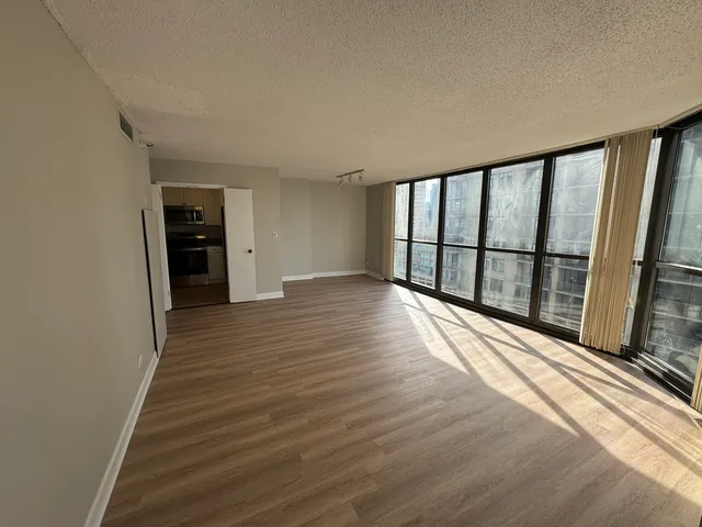 $2,350 | 10 East Ontario Street, Unit 2108, Chicago, IL 60611
