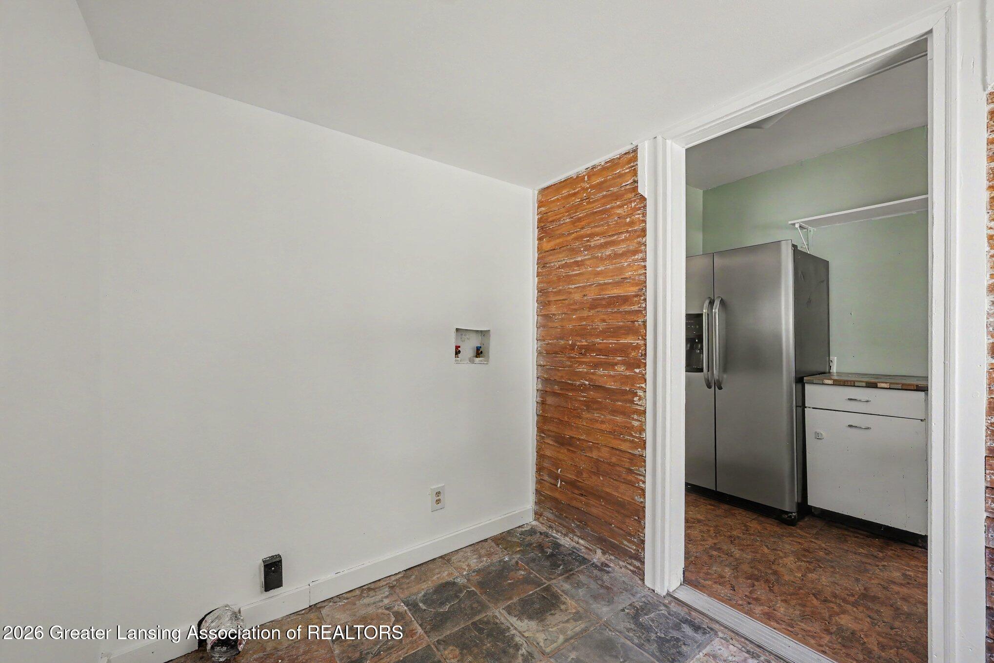 616 South Clinton Street Stockbridge, MI 49285 - Photo 11 of 24 Room