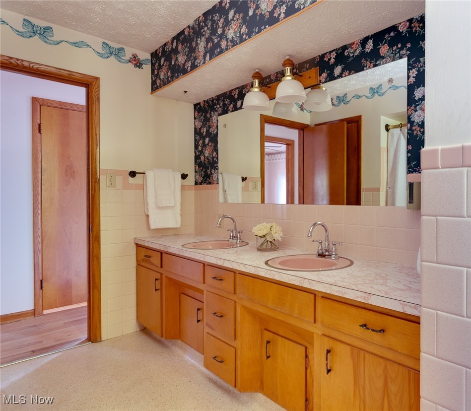 3433 Greenwich Road Barberton, OH 44203 - Photo 14 of 41 Another view of the full bath on the main floor with plenty of storage, plus another closet on the opposite wall.