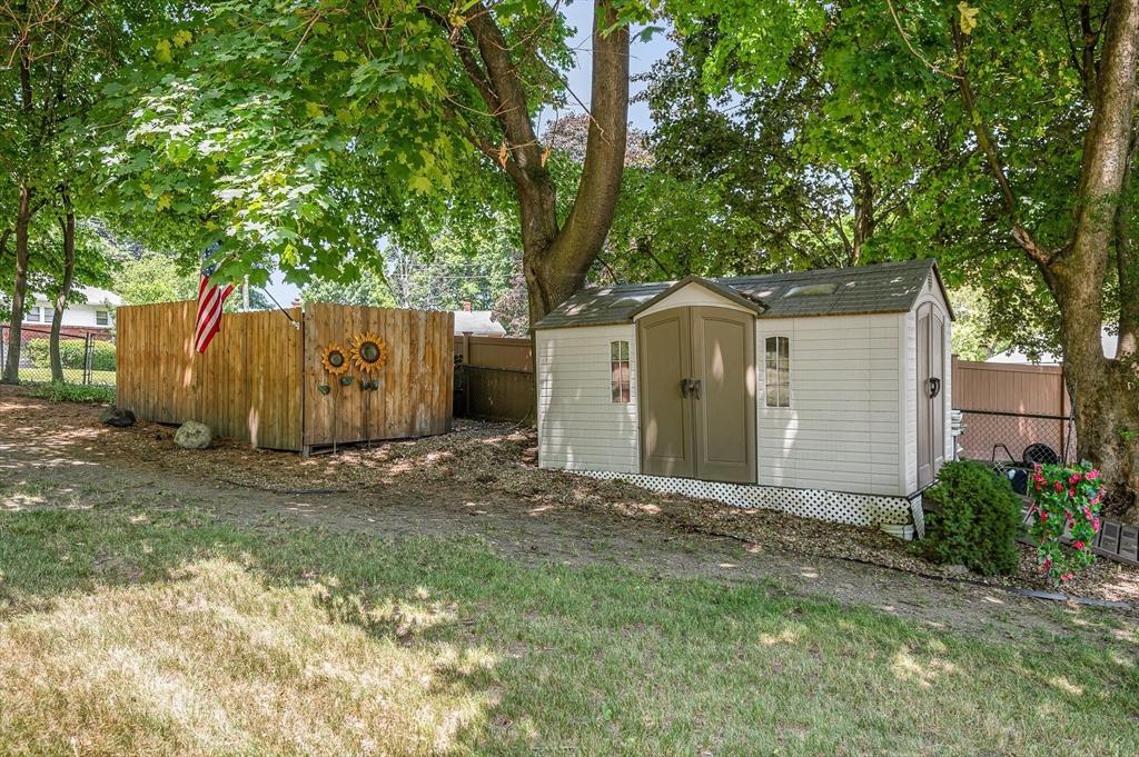 6 Surrey Road Woburn, MA 01801 - Photo 31 of 34