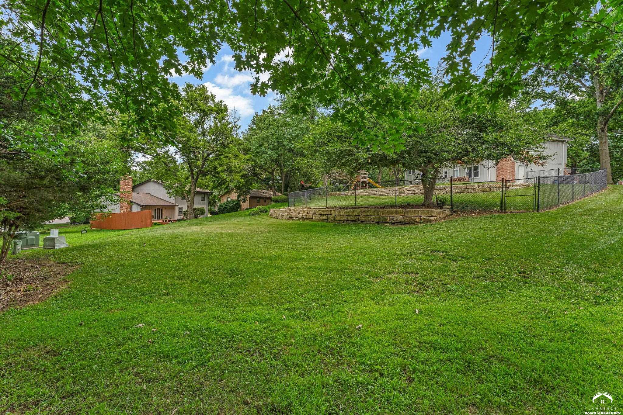2324 Southwest 34th Street Topeka, KS 66611 - Photo 5 of 45
