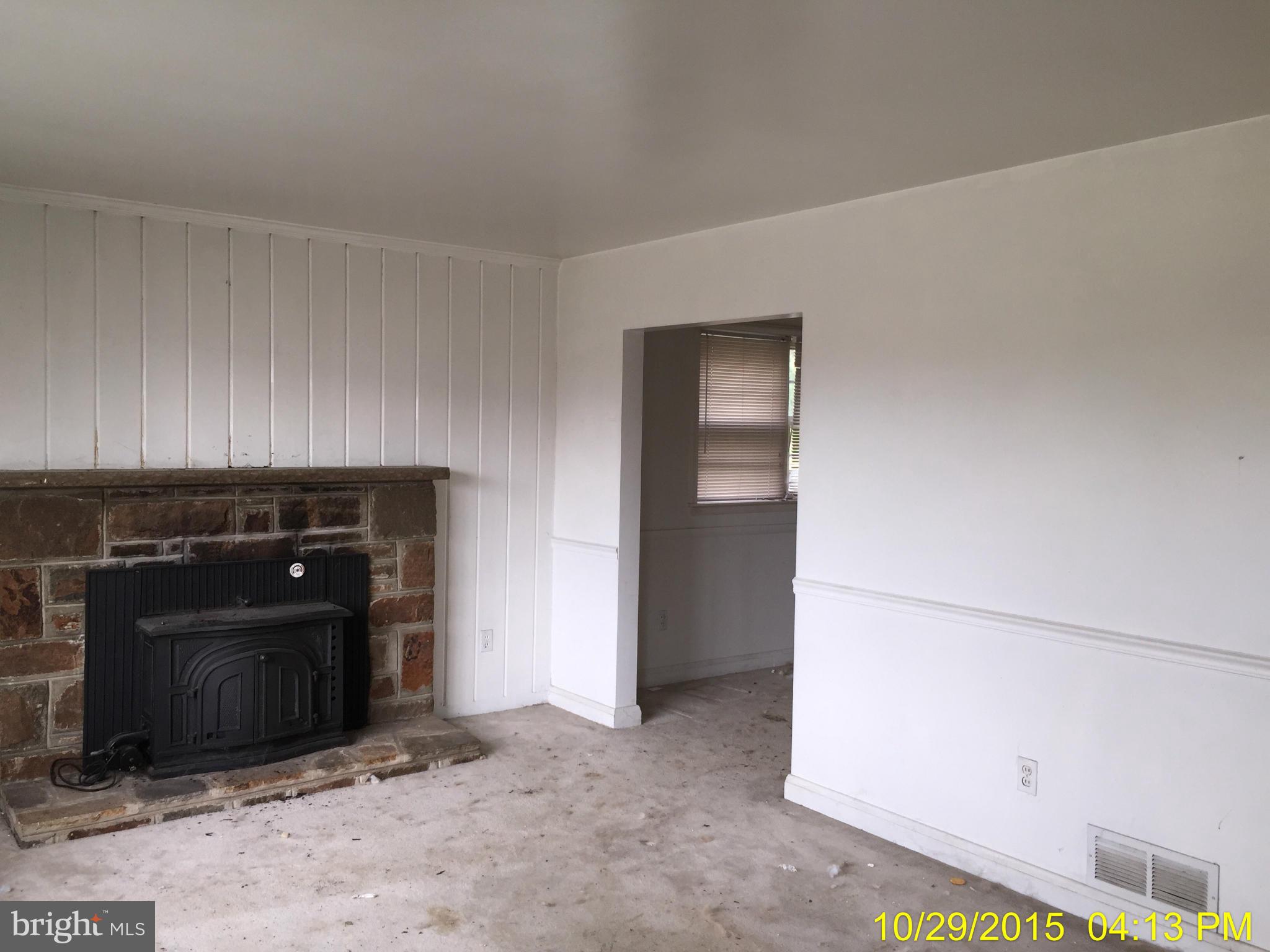 209 Garden Road Towson, MD 21286 - Photo 4 of 8 Living Room