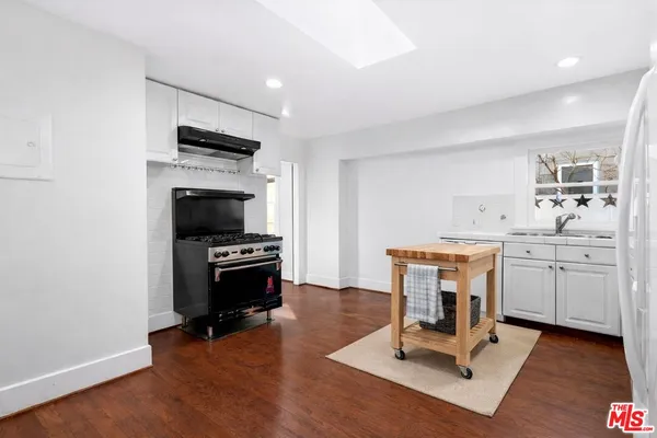 $9,300 | 915 Palms Boulevard, Venice, CA 90291