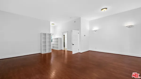 $9,300 | 915 Palms Boulevard, Venice, CA 90291