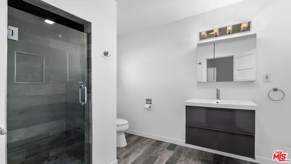 $9,300 | 915 Palms Boulevard, Venice, CA 90291