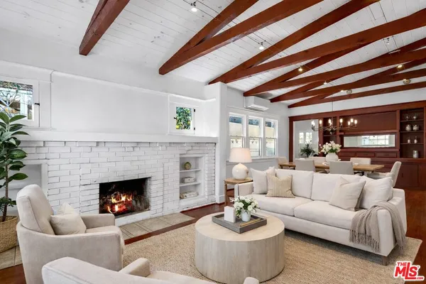 $9,300 | 915 Palms Boulevard, Venice, CA 90291