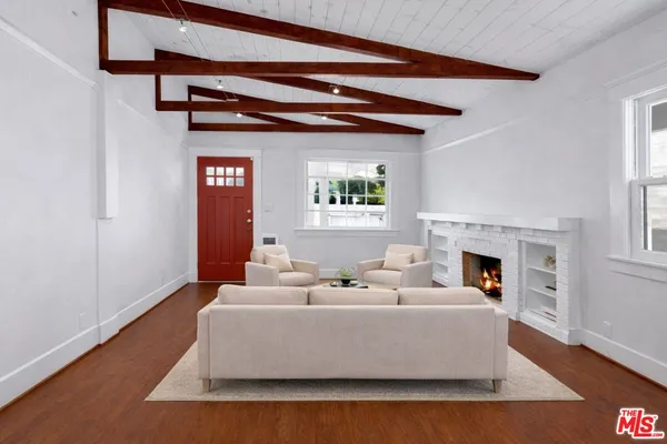 $9,300 | 915 Palms Boulevard, Venice, CA 90291