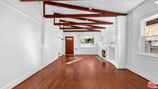 $9,300 | 915 Palms Boulevard, Venice, CA 90291