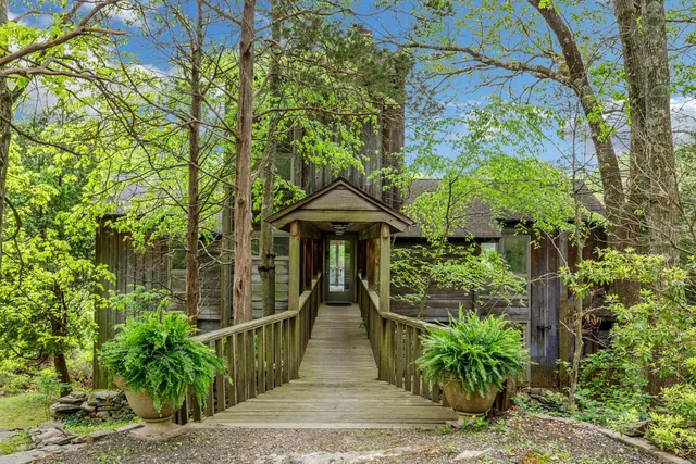 a view of a pathway of a yard