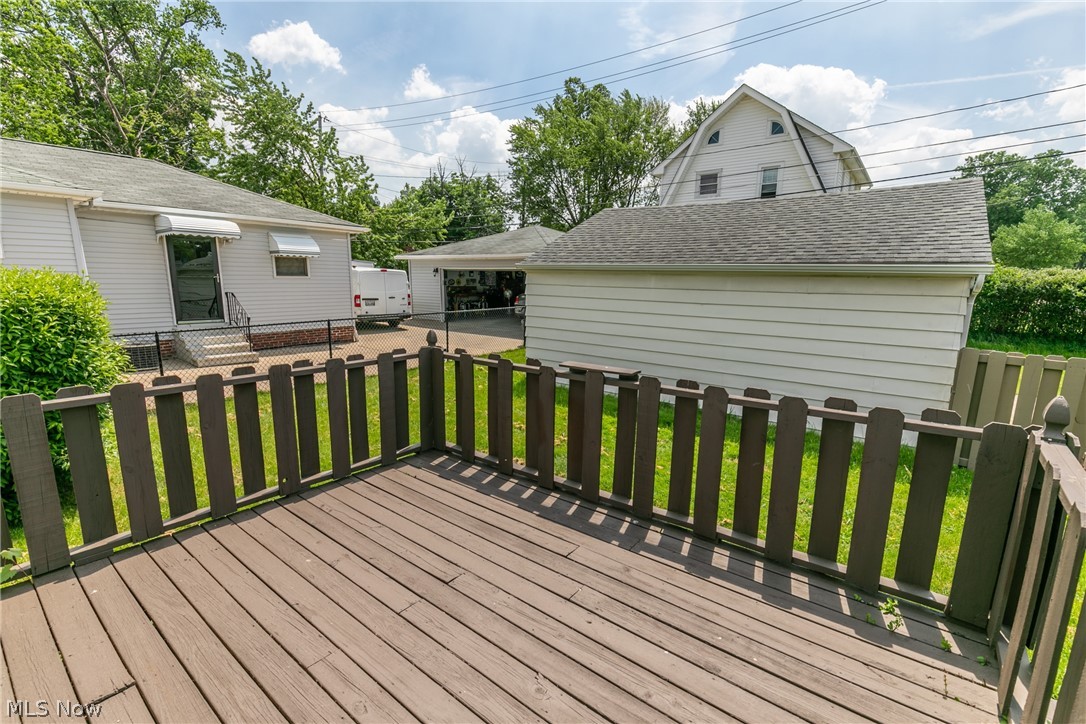 9521 Snow Road Cleveland, OH 44130 - Photo 12 of 35