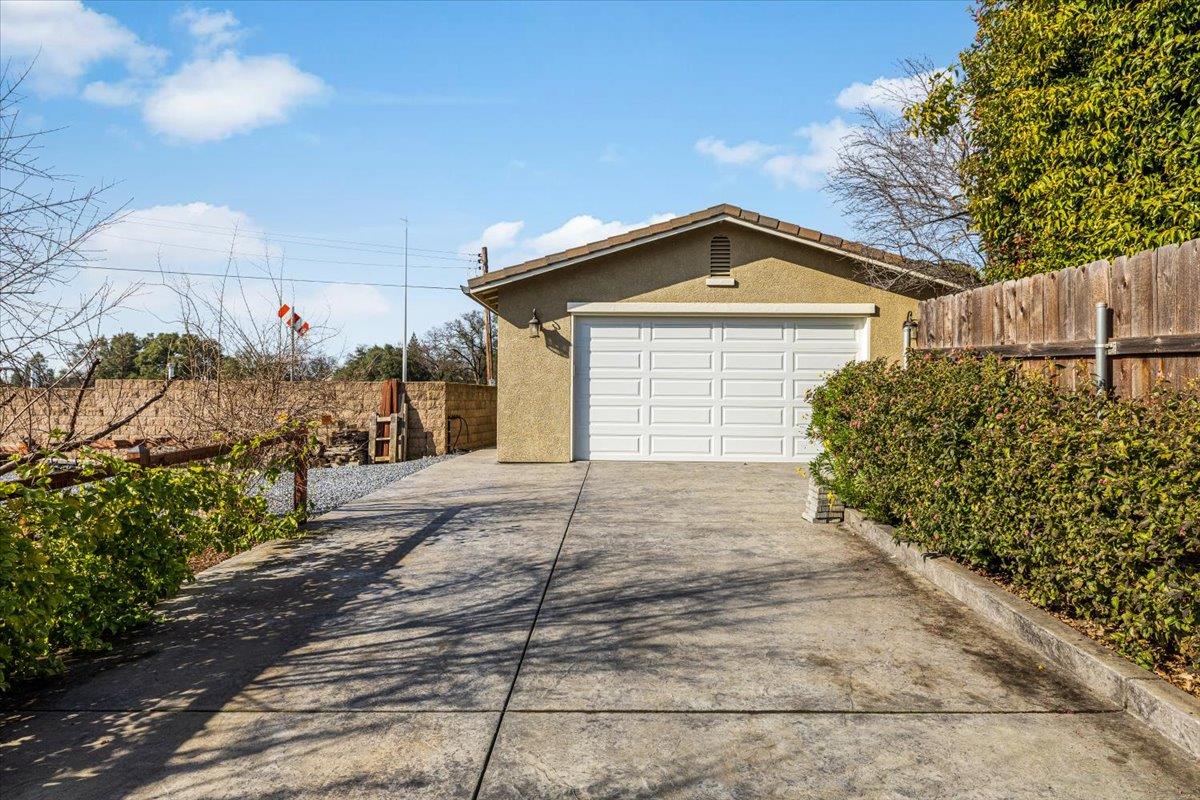 4056 Aitken Dairy Road Rocklin, CA 95677 - Photo 17 of 59 Detached garage front