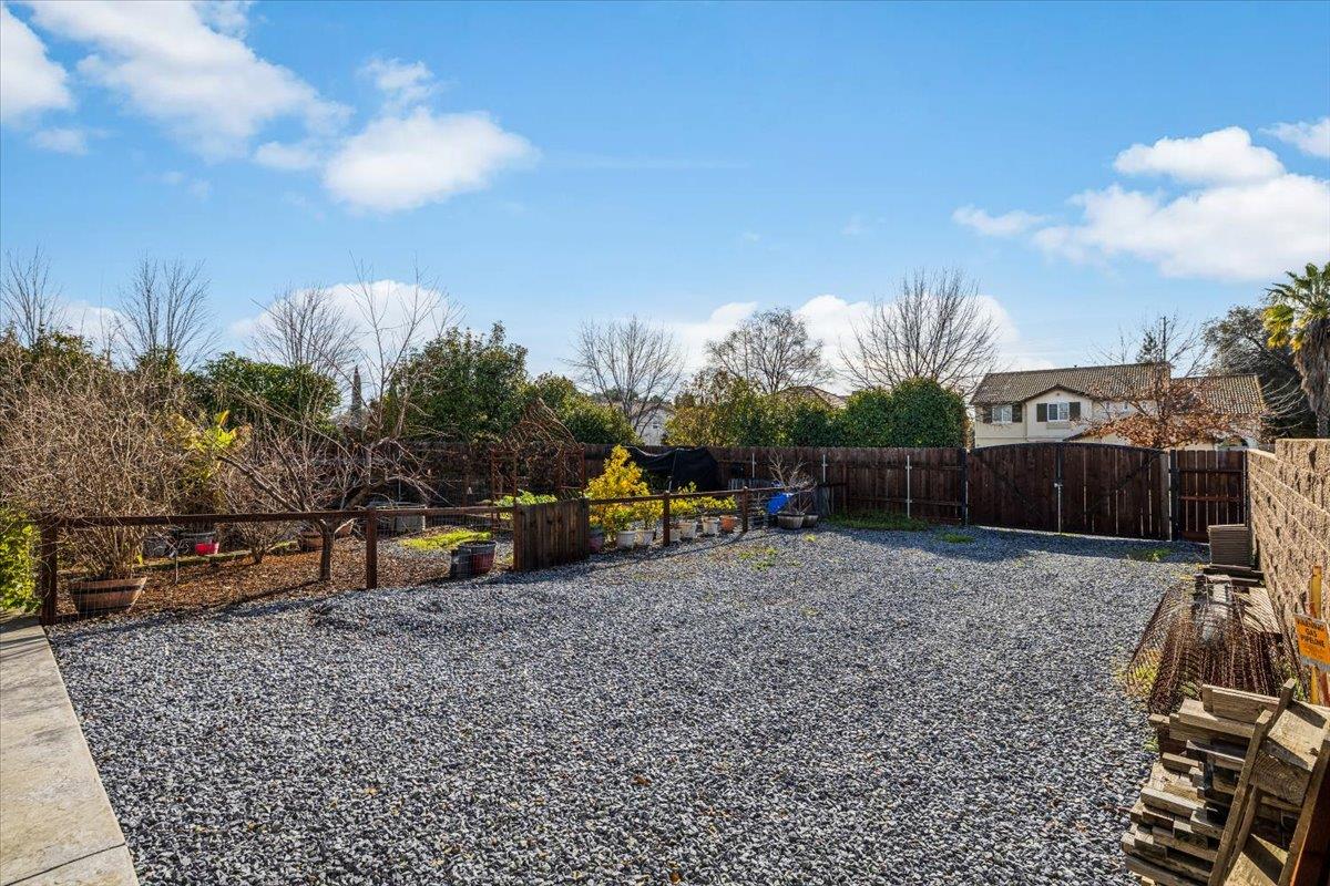 4056 Aitken Dairy Road Rocklin, CA 95677 - Photo 19 of 59 Addl lot with gardens. PG&E has easement