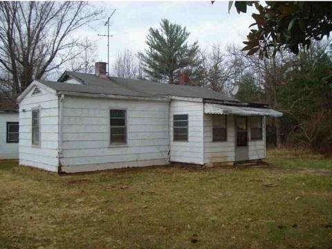 233 Page Road Monroe, VA 24574 - Photo 1 of 12 a front view of house with yard