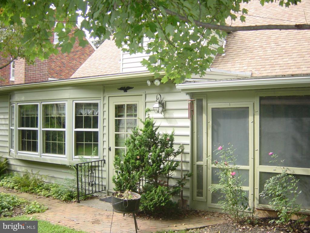 212 East 2nd Avenue Lititz, PA 17543 - Photo 3 of 20 Gallery Image 3