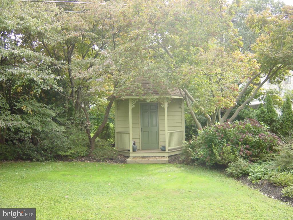 212 East 2nd Avenue Lititz, PA 17543 - Photo 4 of 20 Gallery Image 4