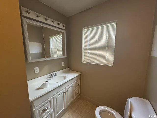 $230,000 | 19193 Braggs Lane, West Frankfort, IL 62896