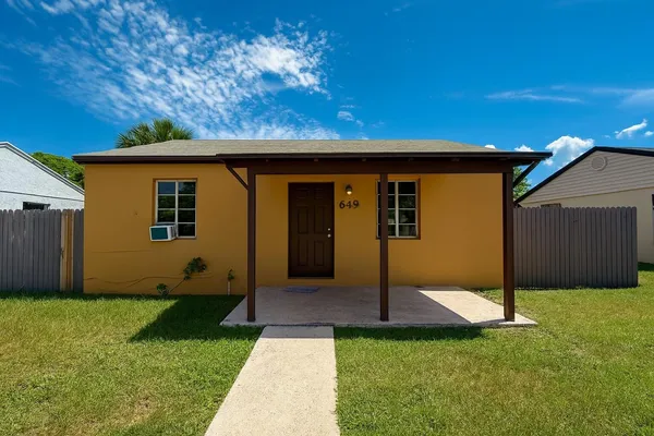 $1,650 | 649 West 4th Street, Riviera Beach, FL 33404