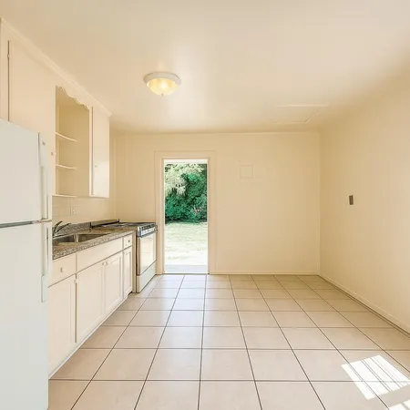 $1,650 | 649 West 4th Street, Riviera Beach, FL 33404