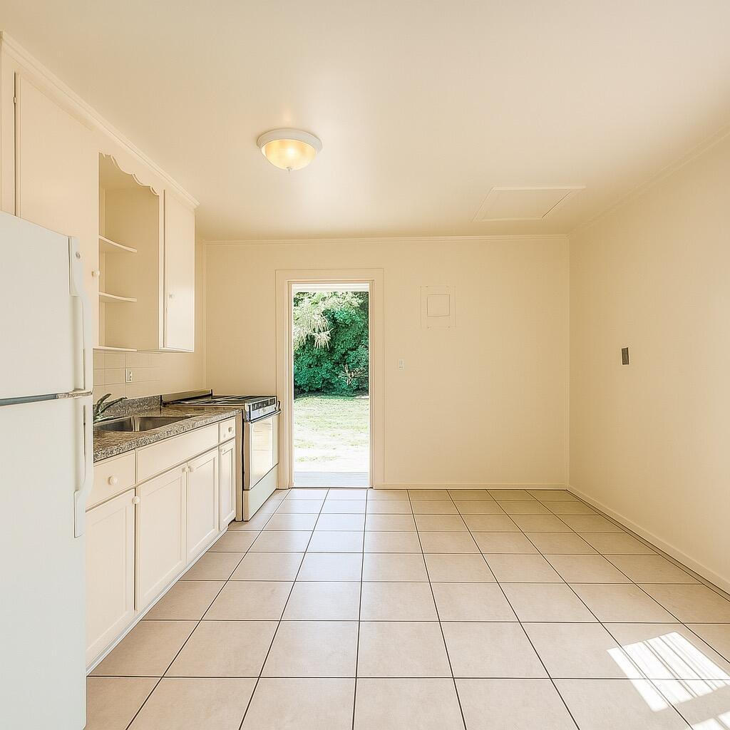 649 West 4th Street Riviera Beach, FL 33404 - Photo 4 of 13 Image 173