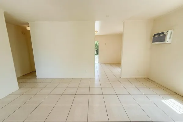 $1,650 | 649 West 4th Street, Riviera Beach, FL 33404