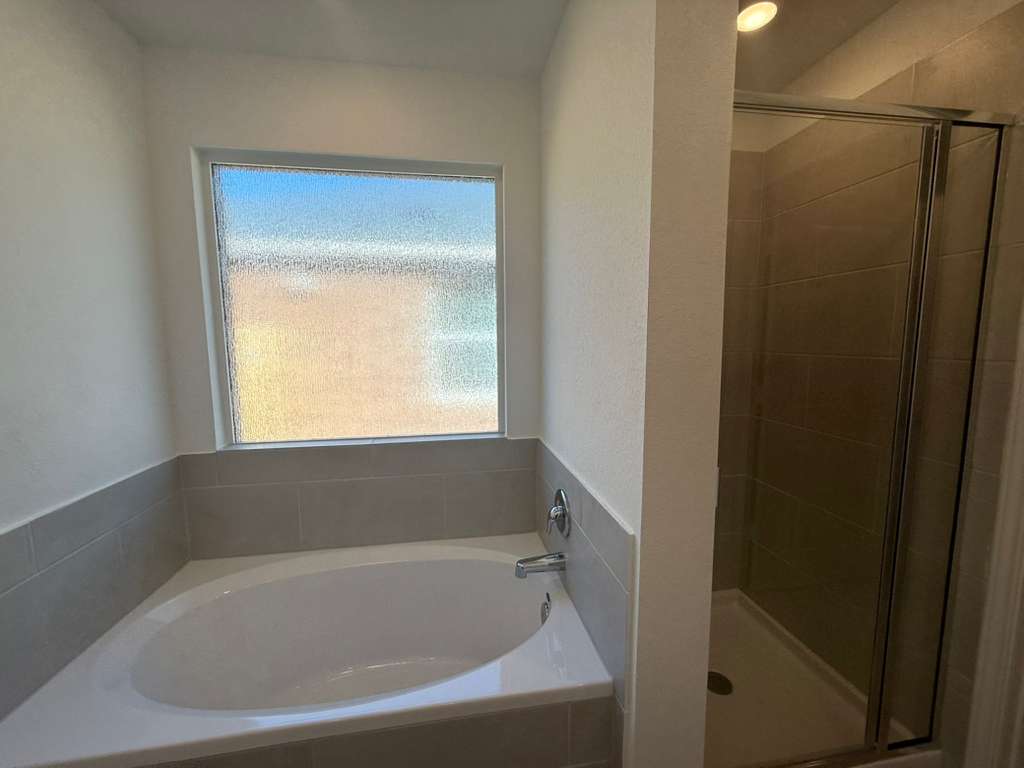 577 Sormonne Loop Kyle, TX 78640 - Photo 29 of 39 a bathroom with a bathtub