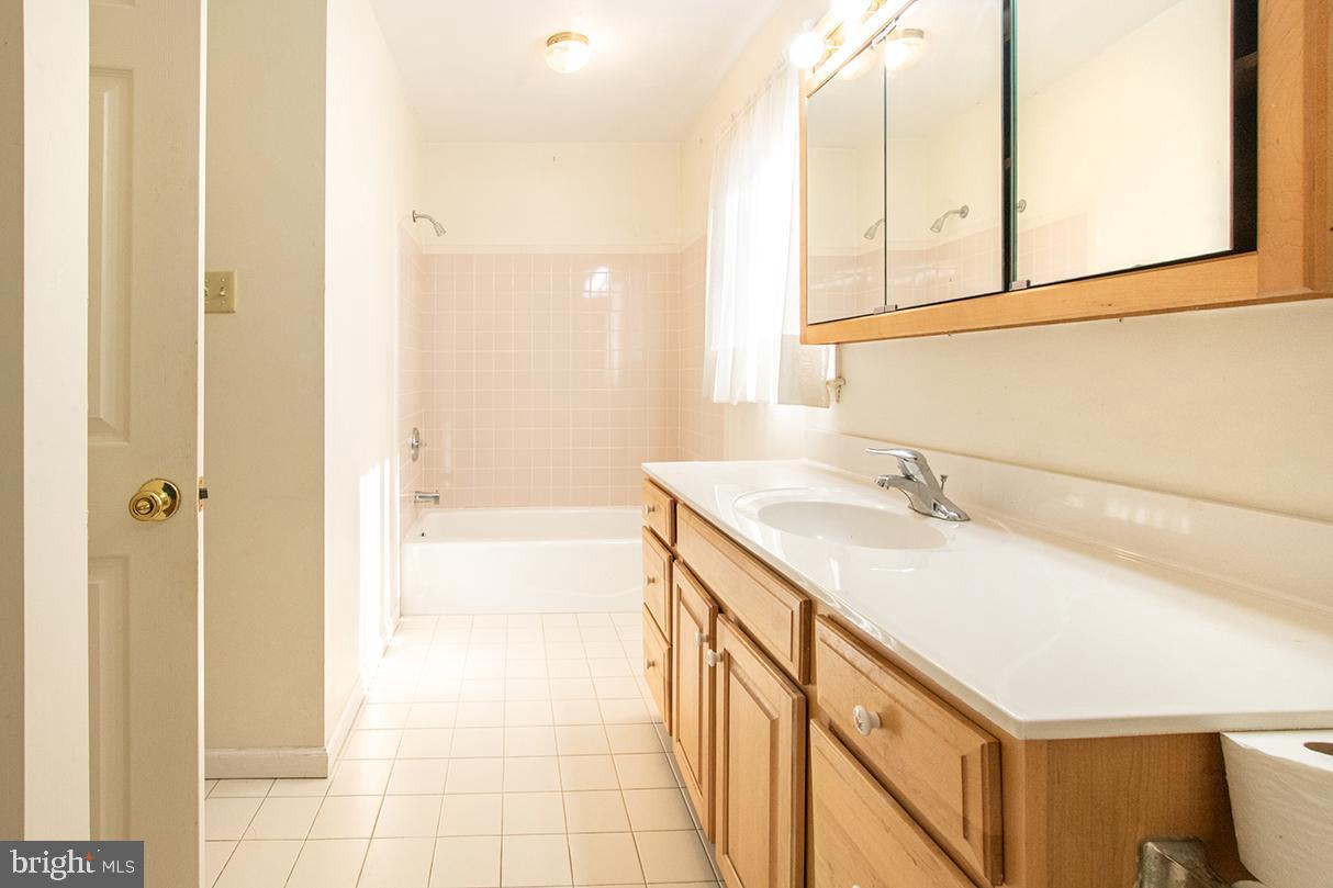 219 Dowlin Forge Road Exton, PA 19341 - Photo 27 of 34 Main bathroom