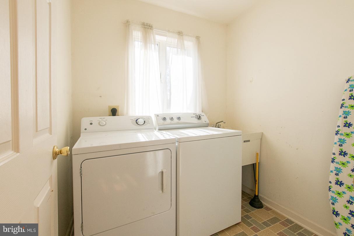 219 Dowlin Forge Road Exton, PA 19341 - Photo 33 of 34 Laundry room