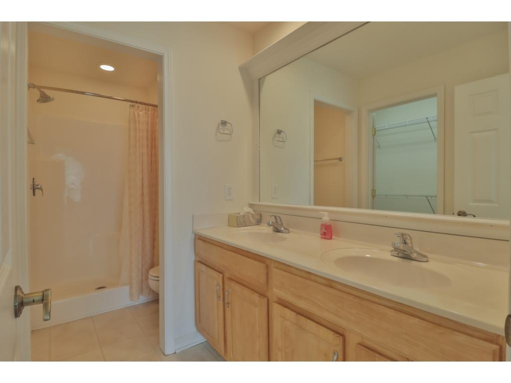 4138 Cooks Point Kingsport, TN 37664 - Photo 14 of 22 Master Bath