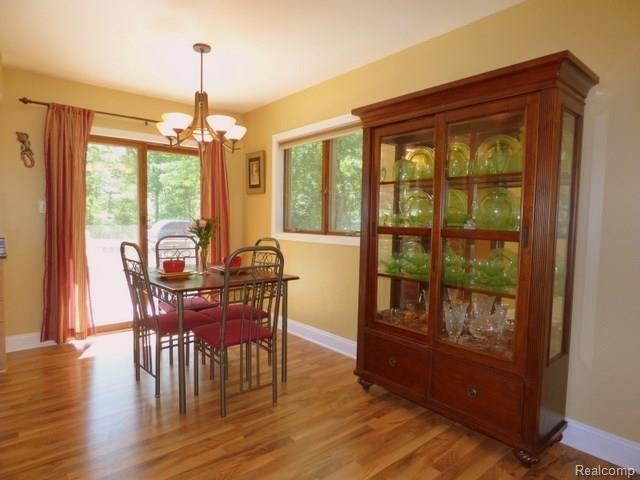 9085 Evergreen Road Brighton, MI 48116 - Photo 6 of 25 (6)Eat-in Dining.jpg