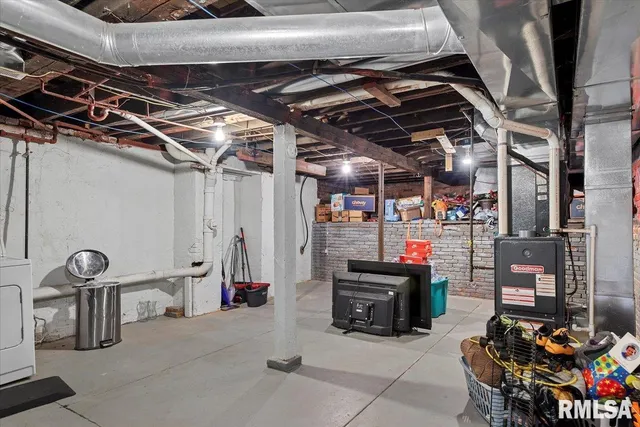 $132,000 | 525 South Washington Street, Taylorville, IL 62568