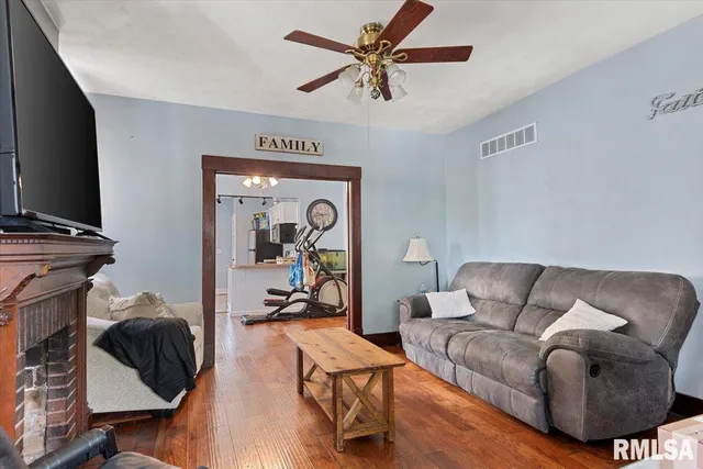 $132,000 | 525 South Washington Street, Taylorville, IL 62568