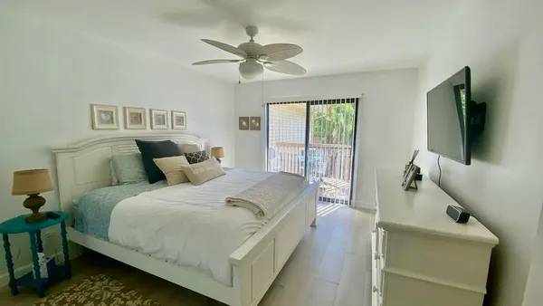 $2,300 | 602 Executive Center Drive, Unit 209, West Palm Beach, FL 33401