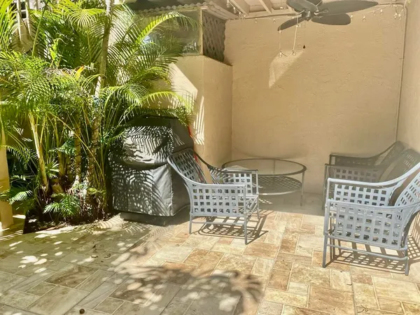 $2,300 | 602 Executive Center Drive, Unit 209, West Palm Beach, FL 33401