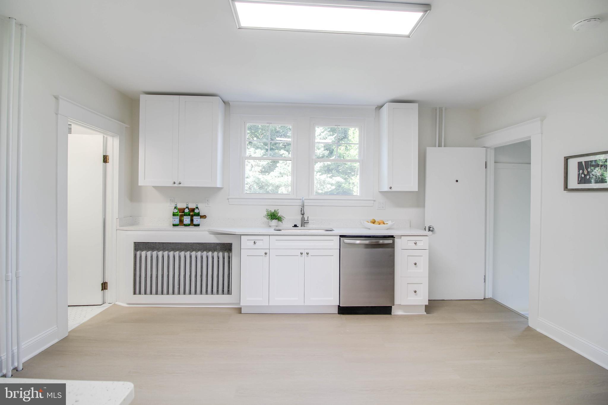 2524 Old Frederick Road Catonsville, MD 21228 - Photo 4 of 40 Completely renovated Kitchen