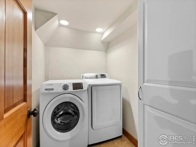 a view of entryway with a front door