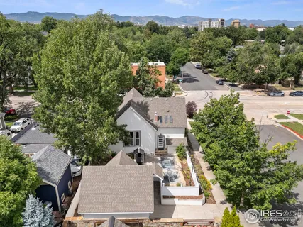 a view of a house with a yard and plants