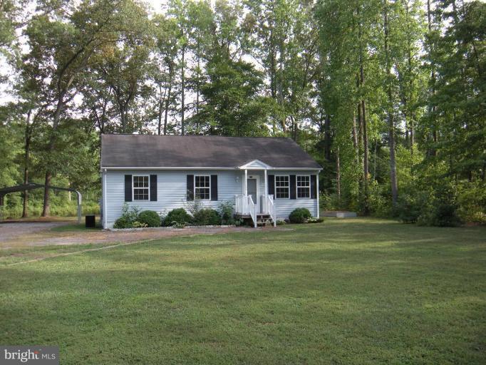 12102 Longleaf Road Ruther Glen, VA 22546 - Photo 1 of 11 Charming Waterfront Rambler !