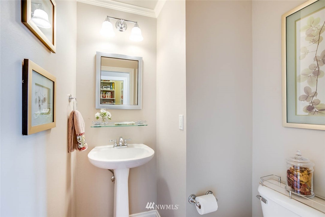 230 Chelan Avenue Northeast Renton, WA 98059 - Photo 14 of 25 Gallery Image 14