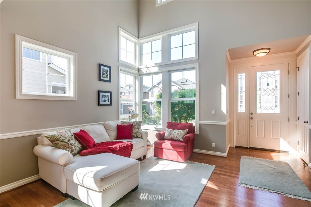 230 Chelan Avenue Northeast Renton, WA 98059 - Photo 3 of 25 Gallery Image 3
