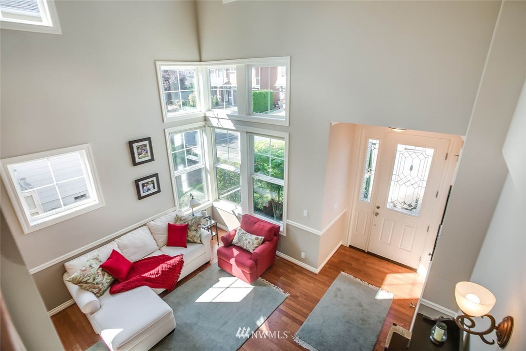 230 Chelan Avenue Northeast Renton, WA 98059 - Photo 4 of 25 Gallery Image 4